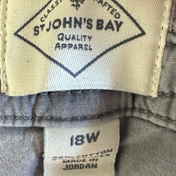 St. John’s Bay Bermuda Shorts - Picture 2 of 2